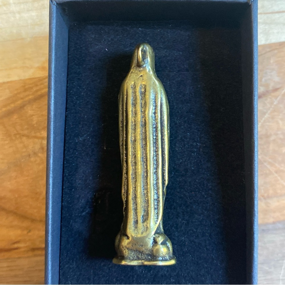 2” Small Vintage Style Brass Figurine of the Virgin Mary with Key Chain Loop - Picture 4 of 9